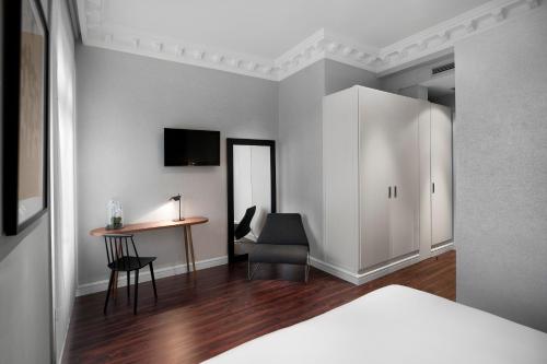 Habitación doble Lujo 1 Cama Individual 1 Cama doble del hotel Sardinero Madrid. Foto 1
