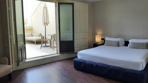 Habitación Doble Premium con terraza del hotel Sardinero Madrid. Foto 4