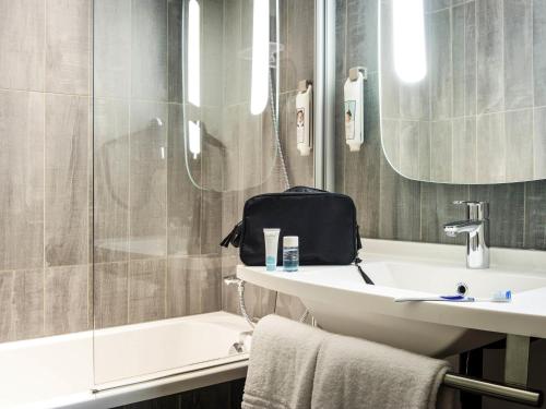 Habitación Doble Estándar del hotel Ibis Lleida. Foto 1