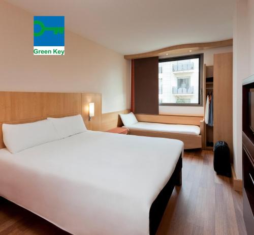 Habitación Doble Estándar del hotel Ibis Lleida. Foto 6