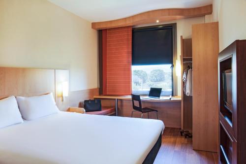 Habitación Doble Estándar del hotel Ibis Lleida. Foto 7