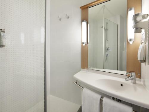 Habitación Doble del hotel Ibis Lleida. Foto 4