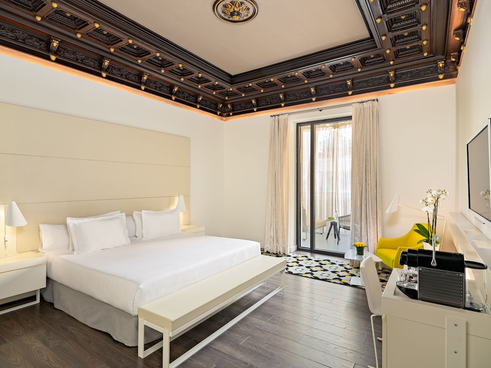 Habitación Deluxe del hotel H10 Urquinaona Plaza. Foto 1