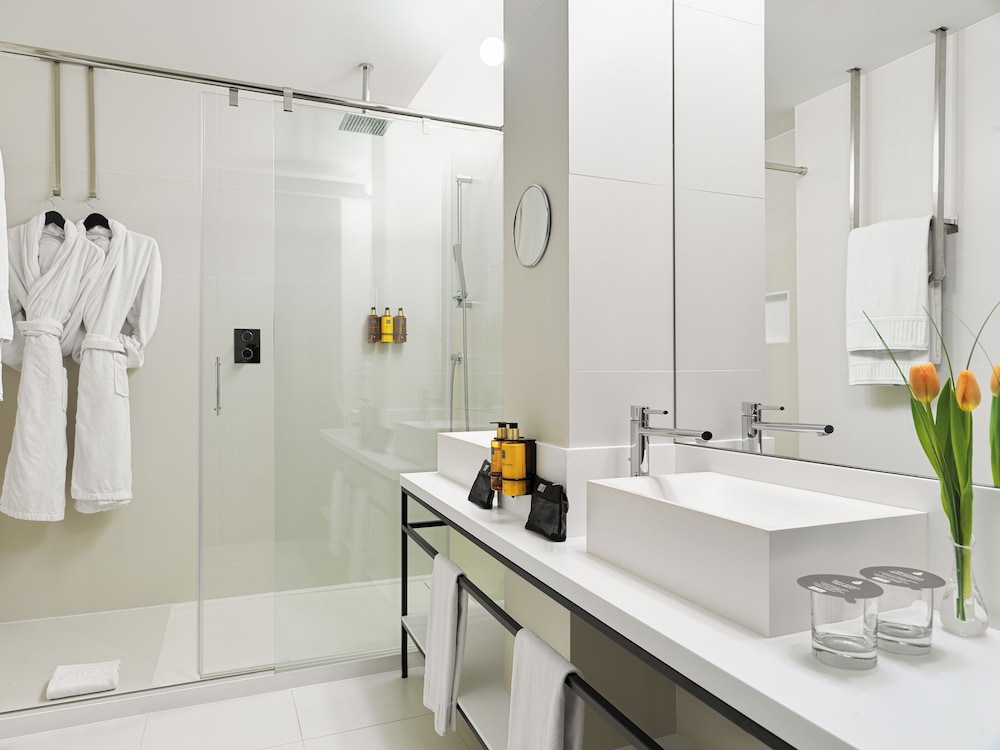 Habitación Cuádruple Familiar del hotel H10 Urquinaona Plaza. Foto 4