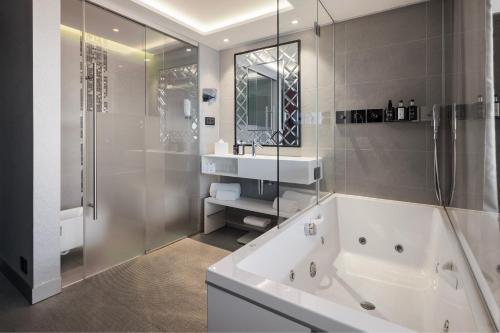 Oferta especial - Habitación Doble Deluxe del hotel Myriad By Sana. Foto 2