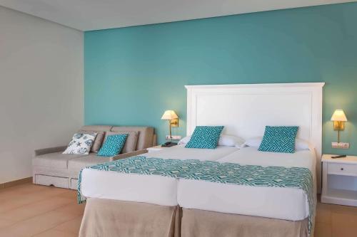 Habitación Familiar del hotel Occidental Torremolinos Playa. Foto 1