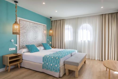 Habitación Superior del hotel Occidental Torremolinos Playa. Foto 2