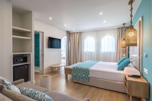 Habitación Superior del hotel Occidental Torremolinos Playa. Foto 4