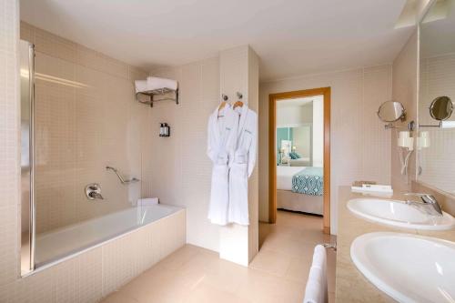 Suite Junior Familiar del hotel Occidental Torremolinos Playa. Foto 4