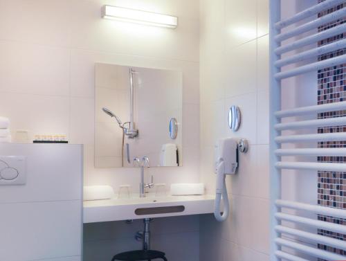 Habitación Triple adaptada para personas con movilidad reducida del hotel Ambre Hotel