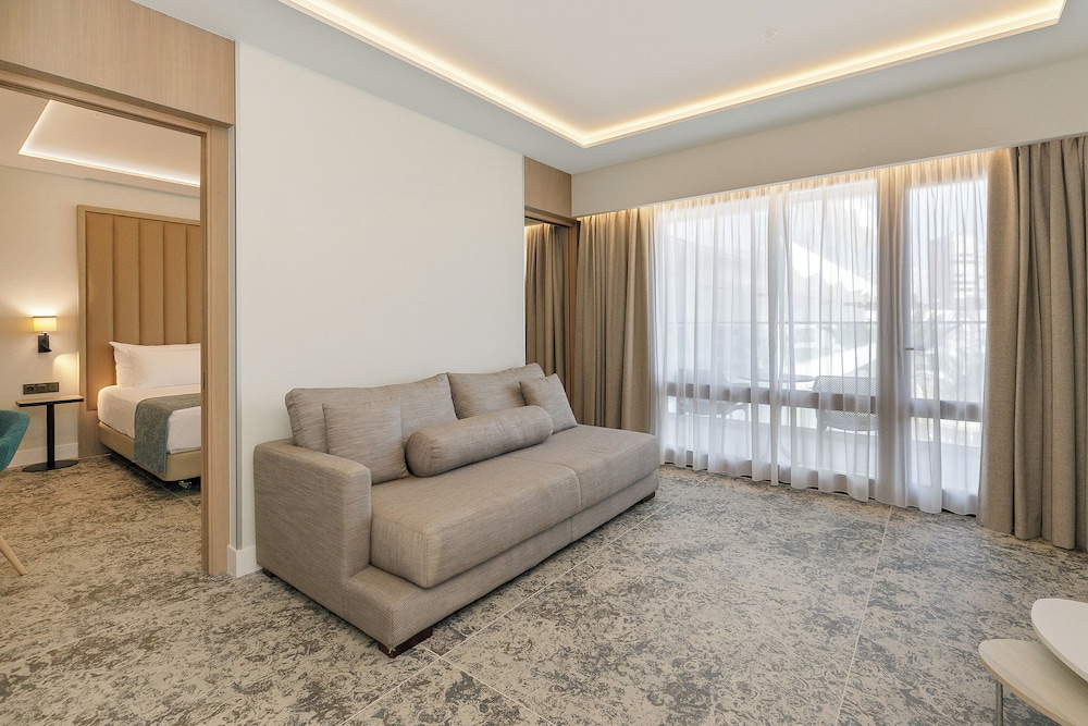 SOL Suite Vista Mar Lateral del hotel Sol Torremolinos-Don Pablo. Foto 4