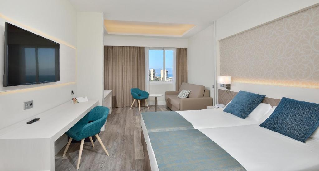 Habitación familiar del hotel Sol Torremolinos-Don Pablo