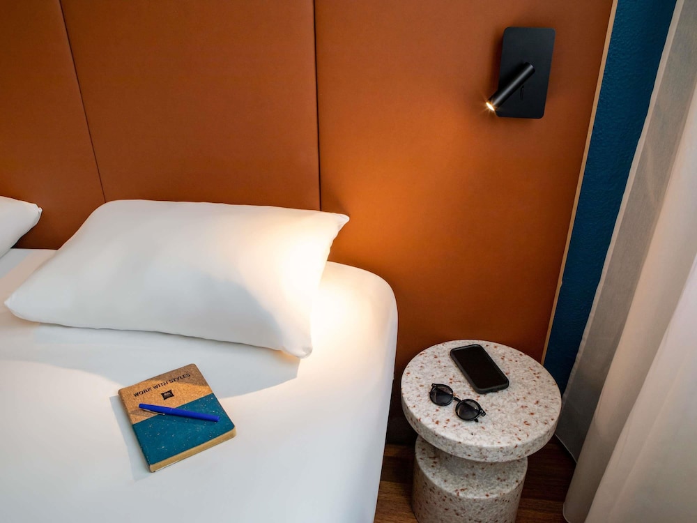 Habitación estándar, 2 camas individuales del hotel Ibis Paris Ornano Montmartre Nord 18ème. Foto 4