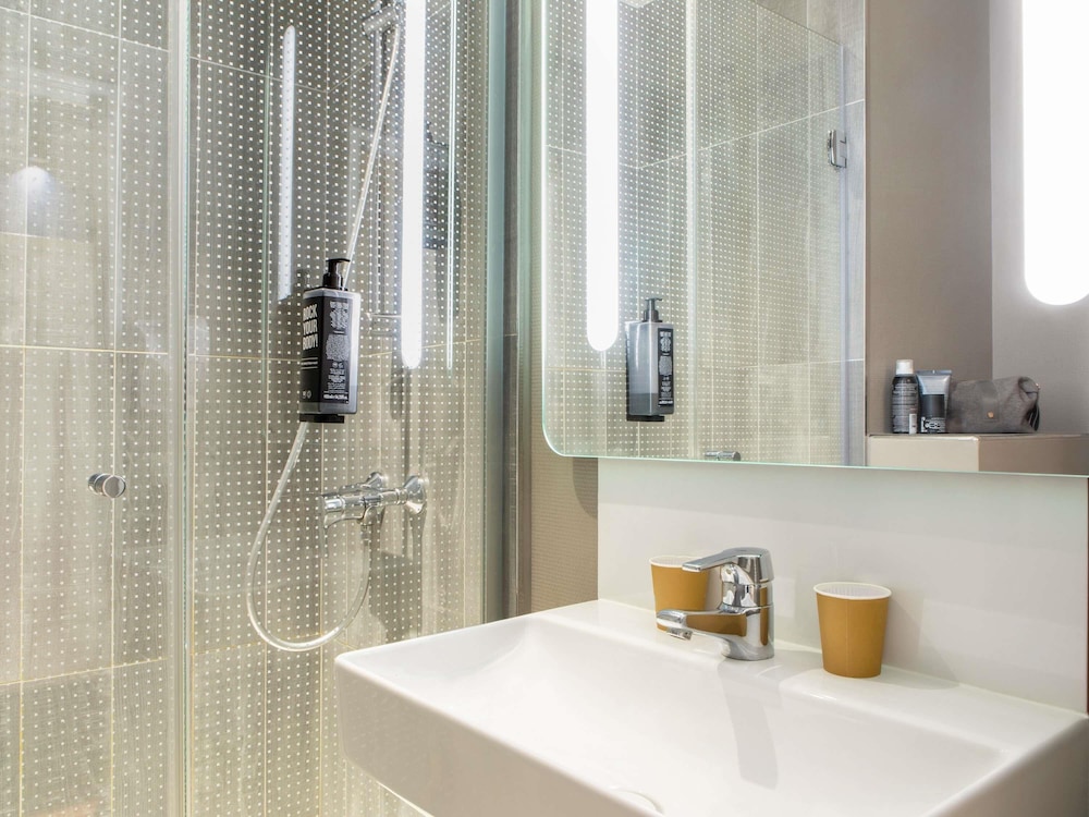 Habitación estándar, 2 camas individuales del hotel Ibis Paris Ornano Montmartre Nord 18ème. Foto 5