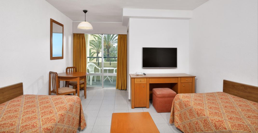 Habitación doble Económica del hotel Sol Puerto Marina. Foto 1