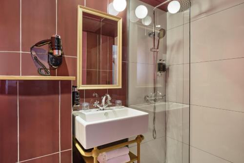 Habitación Doble Estándar - 1 o 2 camas del hotel Josephine By Happyculture. Foto 5