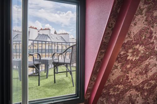 Suite con terraza del hotel Josephine By Happyculture