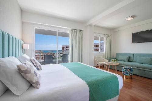 Suite Junior del hotel Costa Málaga by Pierre & Vacances. Foto 6