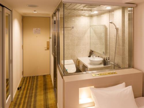 Habitación Doble Estándar - Cama doble pequeña del hotel Chisun Grand Takayama. Foto 3
