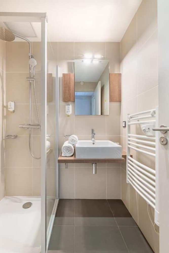 Habitación Estándar con 1 cama doble del hotel ibis Styles Lyon Sud Brignais. Foto 4