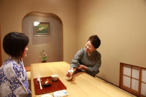Suite Junior con jacuzzi - No fumadores del hotel Honjin Hiranoya Kachoan. Foto 14