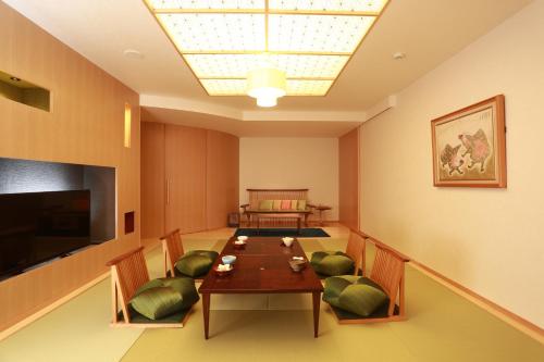 Suite Junior con jacuzzi - No fumadores del hotel Honjin Hiranoya Kachoan. Foto 15