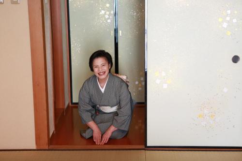 Habitación Familiar con baño privado del hotel Honjin Hiranoya Kachoan. Foto 9