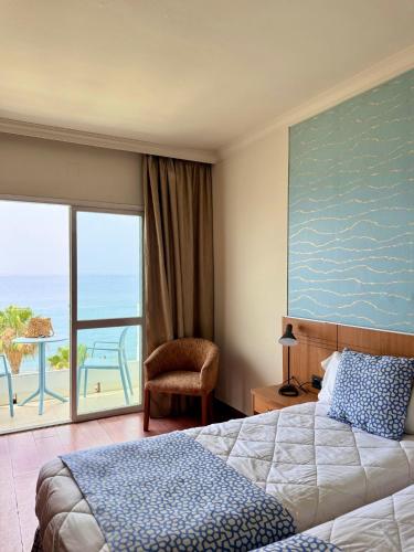 Habitación Triple con vistas al mar del hotel Santa Rosa. Foto 1