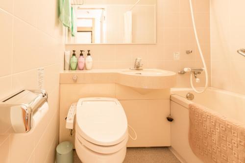 Habitación Estándar de estilo japonés con vistas al río del hotel Honjin Hiranoya Kofukan. Foto 8