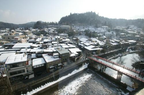 Habitación Estándar de estilo japonés con vistas al río del hotel Honjin Hiranoya Kofukan. Foto 9