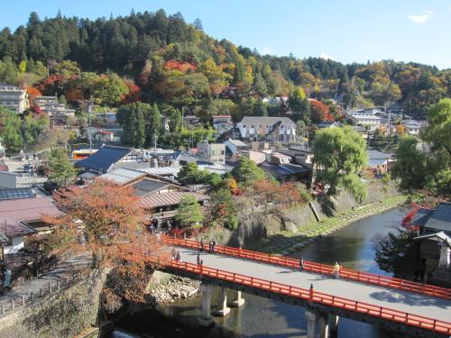 Habitación Superior de estilo japonés con vistas al río del hotel Honjin Hiranoya Kofukan. Foto 8