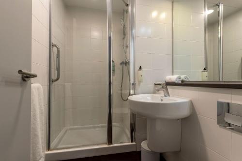 Habitación Doble - 2 camas del hotel Travelodge Barcelona Poblenou. Foto 4