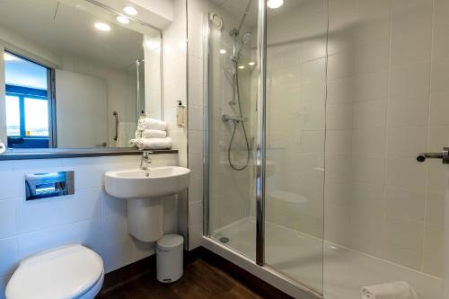Habitación Familiar del hotel Travelodge Barcelona Poblenou. Foto 22