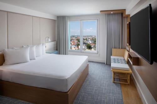 Habitación Deluxe con vistas a la ciudad - 1 cama extragrande del hotel Allegria Hotel. Foto 1