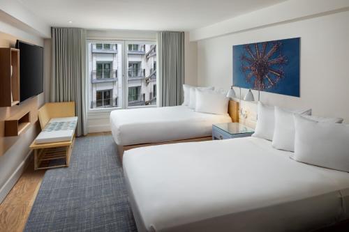 Habitación Doble Deluxe con vistas al interior del hotel Allegria Hotel. Foto 1