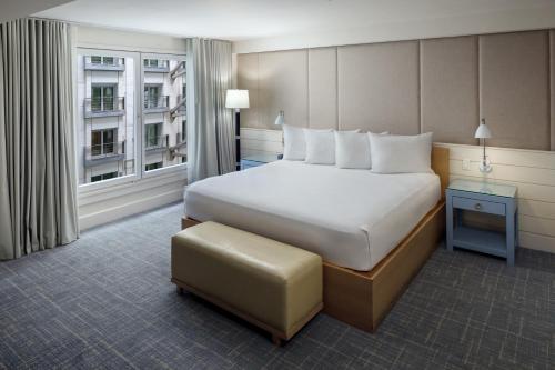 Alojamiento Prémium con cama extragrande y vistas al interior del hotel Allegria Hotel. Foto 1