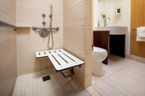 Suite con ducha a ras de suelo - Cama extragrande del hotel Allegria Hotel. Foto 1