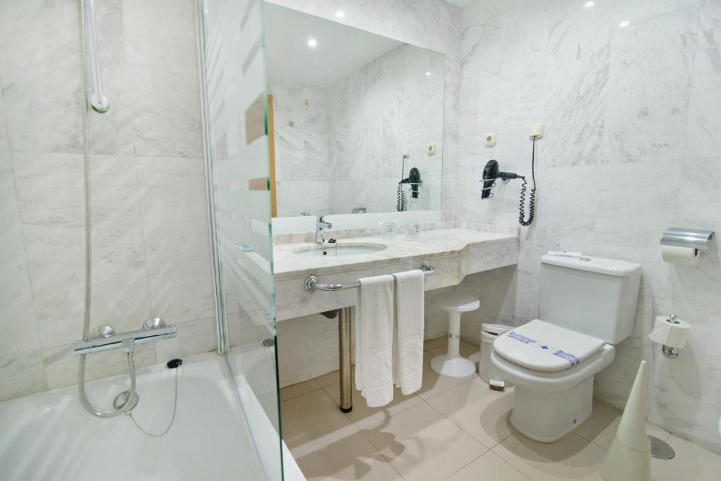 Habitación triple del hotel Bahia Tropical