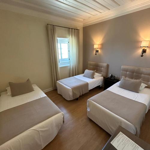 Habitación Triple del hotel João Padeiro. Foto 2