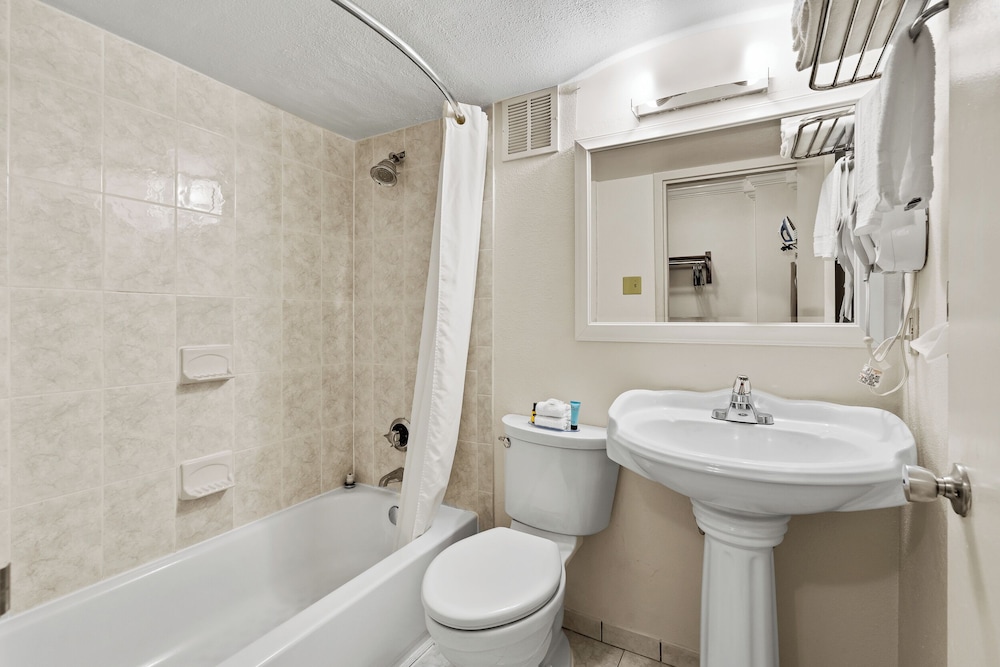 Habitación estándar, 1 cama de matrimonio, ducha adaptada del hotel Executive Inn - Fort Lee. Foto 3