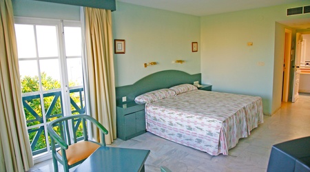 Habitación doble del hotel Ele La Perla. Foto 1