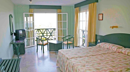 Habitación doble del hotel Ele La Perla. Foto 2