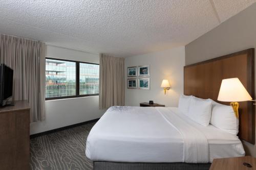 Suite con 1 dormitorio y cama extragrande - No fumadores del hotel La Quinta Inn & Suites by Wyndham Secaucus Meadowlands