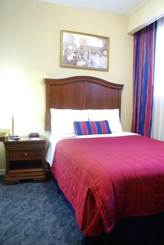 Habitación Business con cama grande - No fumadores del hotel Ramada by Wyndham Jersey City