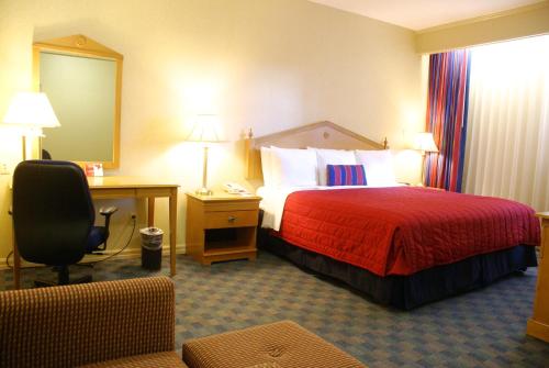 Habitación Doble - No fumadores del hotel Ramada by Wyndham Jersey City. Foto 1