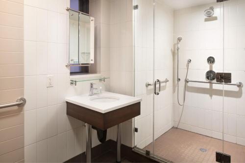 Suite con 2 camas grandes del hotel Residence Inn NY by Marriot Manhattan Midtown East. Foto 6