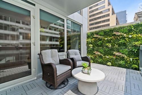 Suite Lujo Balcón o Terraza 1 Cama super king del hotel The Gotham Hotel. Foto 3