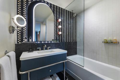 Habitación con vistas - Cama grande del hotel W Hoboken. Foto 3