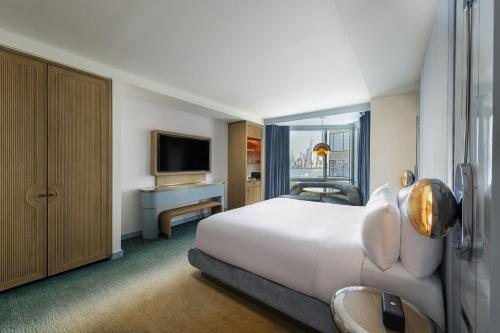 Habitación Doble con vistas al río - Cama extragrande del hotel W Hoboken