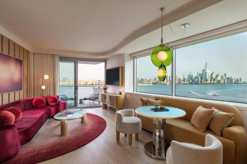 Suite Junior con balcón y vistas del hotel W Hoboken